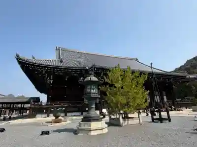 知恩院の{uncategorized: "未分類", other: "その他", undefined: "問題あり", building: "その他建物", grave: "お墓", sacred_gate: "鳥居", guardian: "狛犬", statue: "像", buddha: "仏像", history: "歴史", nature: "自然", garden: "庭園", animal: "動物", pagoda: "塔", temizu: "手水舎", mountain_gate: "山門・神門", sanctuary: "本殿・本堂", subordinate: "末社・摂社", art: "芸術", scenery: "景色", jizo: "地蔵", ema: "絵馬", goshuin: "御朱印", omikuji: "おみくじ", items: "授与品その他", amulet: "お守り", goshuincho: "御朱印帳", eats: "食事", festival: "お祭り", votive_dance: "神楽", shichigosan: "七五三参", wedding: "結婚式", experience: "体験その他", initially: "初詣", around: "周辺", anti_infection: "感染症対策"}