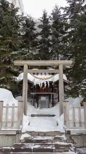 構内札幌神社の鳥居