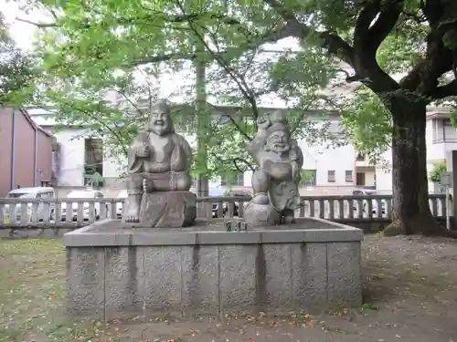 川口神社の像