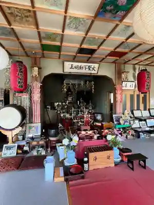 醫王寺(黄金身代り不動尊) の{uncategorized: "未分類", other: "その他", undefined: "問題あり", building: "その他建物", grave: "お墓", sacred_gate: "鳥居", guardian: "狛犬", statue: "像", buddha: "仏像", history: "歴史", nature: "自然", garden: "庭園", animal: "動物", pagoda: "塔", temizu: "手水舎", mountain_gate: "山門・神門", sanctuary: "本殿・本堂", subordinate: "末社・摂社", art: "芸術", scenery: "景色", jizo: "地蔵", ema: "絵馬", goshuin: "御朱印", omikuji: "おみくじ", items: "授与品その他", amulet: "お守り", goshuincho: "御朱印帳", eats: "食事", festival: "お祭り", votive_dance: "神楽", shichigosan: "七五三参", wedding: "結婚式", experience: "体験その他", initially: "初詣", around: "周辺", anti_infection: "感染症対策"}