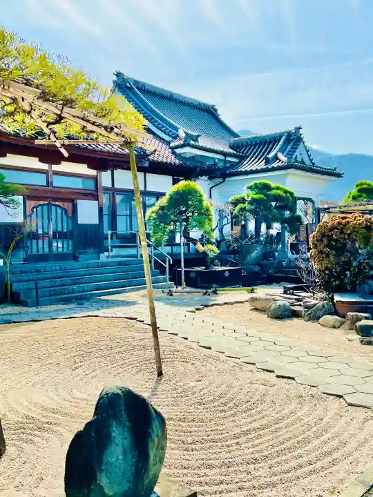 少林寺の{uncategorized: "未分類", other: "その他", undefined: "問題あり", building: "その他建物", grave: "お墓", sacred_gate: "鳥居", guardian: "狛犬", statue: "像", buddha: "仏像", history: "歴史", nature: "自然", garden: "庭園", animal: "動物", pagoda: "塔", temizu: "手水舎", mountain_gate: "山門・神門", sanctuary: "本殿・本堂", subordinate: "末社・摂社", art: "芸術", scenery: "景色", jizo: "地蔵", ema: "絵馬", goshuin: "御朱印", omikuji: "おみくじ", items: "授与品その他", amulet: "お守り", goshuincho: "御朱印帳", eats: "食事", festival: "お祭り", votive_dance: "神楽", shichigosan: "七五三参", wedding: "結婚式", experience: "体験その他", initially: "初詣", around: "周辺", anti_infection: "感染症対策"}