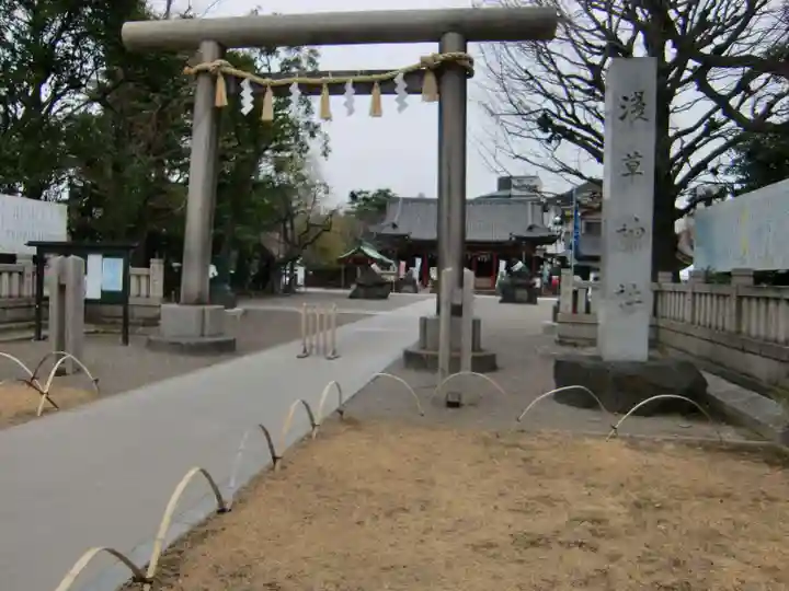 浅草神社の鳥居