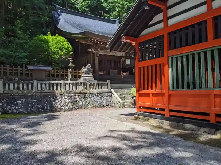 鎮神社の本殿・本堂