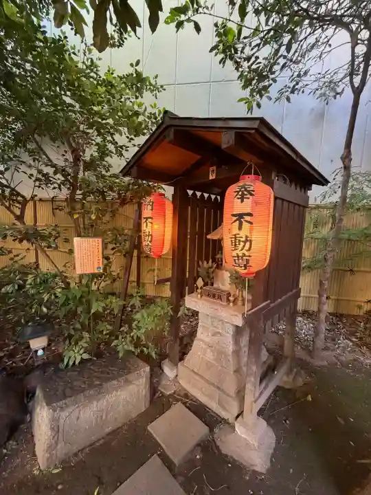 くまくま神社(導きの社 熊野町熊野神社)の{uncategorized: "未分類", other: "その他", undefined: "問題あり", building: "その他建物", grave: "お墓", sacred_gate: "鳥居", guardian: "狛犬", statue: "像", buddha: "仏像", history: "歴史", nature: "自然", garden: "庭園", animal: "動物", pagoda: "塔", temizu: "手水舎", mountain_gate: "山門・神門", sanctuary: "本殿・本堂", subordinate: "末社・摂社", art: "芸術", scenery: "景色", jizo: "地蔵", ema: "絵馬", goshuin: "御朱印", omikuji: "おみくじ", items: "授与品その他", amulet: "お守り", goshuincho: "御朱印帳", eats: "食事", festival: "お祭り", votive_dance: "神楽", shichigosan: "七五三参", wedding: "結婚式", experience: "体験その他", initially: "初詣", around: "周辺", anti_infection: "感染症対策"}