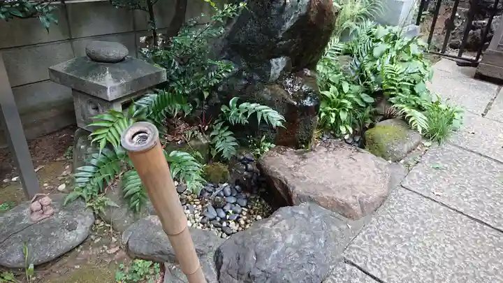稲荷鬼王神社の庭園