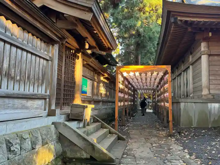 熊野大社の{uncategorized: "未分類", other: "その他", undefined: "問題あり", building: "その他建物", grave: "お墓", sacred_gate: "鳥居", guardian: "狛犬", statue: "像", buddha: "仏像", history: "歴史", nature: "自然", garden: "庭園", animal: "動物", pagoda: "塔", temizu: "手水舎", mountain_gate: "山門・神門", sanctuary: "本殿・本堂", subordinate: "末社・摂社", art: "芸術", scenery: "景色", jizo: "地蔵", ema: "絵馬", goshuin: "御朱印", omikuji: "おみくじ", items: "授与品その他", amulet: "お守り", goshuincho: "御朱印帳", eats: "食事", festival: "お祭り", votive_dance: "神楽", shichigosan: "七五三参", wedding: "結婚式", experience: "体験その他", initially: "初詣", around: "周辺", anti_infection: "感染症対策"}