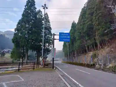 白石神社（若狭彦神社境外末社）の{uncategorized: "未分類", other: "その他", undefined: "問題あり", building: "その他建物", grave: "お墓", sacred_gate: "鳥居", guardian: "狛犬", statue: "像", buddha: "仏像", history: "歴史", nature: "自然", garden: "庭園", animal: "動物", pagoda: "塔", temizu: "手水舎", mountain_gate: "山門・神門", sanctuary: "本殿・本堂", subordinate: "末社・摂社", art: "芸術", scenery: "景色", jizo: "地蔵", ema: "絵馬", goshuin: "御朱印", omikuji: "おみくじ", items: "授与品その他", amulet: "お守り", goshuincho: "御朱印帳", eats: "食事", festival: "お祭り", votive_dance: "神楽", shichigosan: "七五三参", wedding: "結婚式", experience: "体験その他", initially: "初詣", around: "周辺", anti_infection: "感染症対策"}