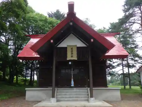 芭露神社の本殿