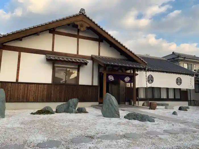 王子山薬師寺の本殿