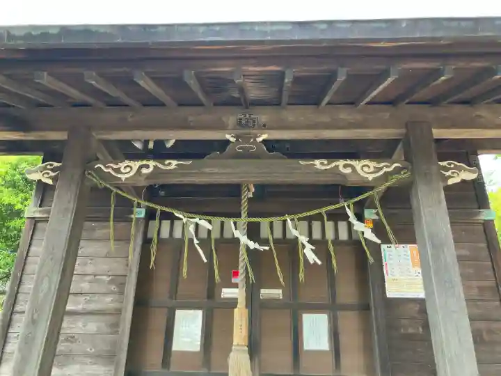 神明社の{uncategorized: "未分類", other: "その他", undefined: "問題あり", building: "その他建物", grave: "お墓", sacred_gate: "鳥居", guardian: "狛犬", statue: "像", buddha: "仏像", history: "歴史", nature: "自然", garden: "庭園", animal: "動物", pagoda: "塔", temizu: "手水舎", mountain_gate: "山門・神門", sanctuary: "本殿・本堂", subordinate: "末社・摂社", art: "芸術", scenery: "景色", jizo: "地蔵", ema: "絵馬", goshuin: "御朱印", omikuji: "おみくじ", items: "授与品その他", amulet: "お守り", goshuincho: "御朱印帳", eats: "食事", festival: "お祭り", votive_dance: "神楽", shichigosan: "七五三参", wedding: "結婚式", experience: "体験その他", initially: "初詣", around: "周辺", anti_infection: "感染症対策"}