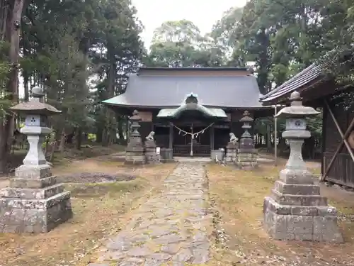 薩都神社の本殿