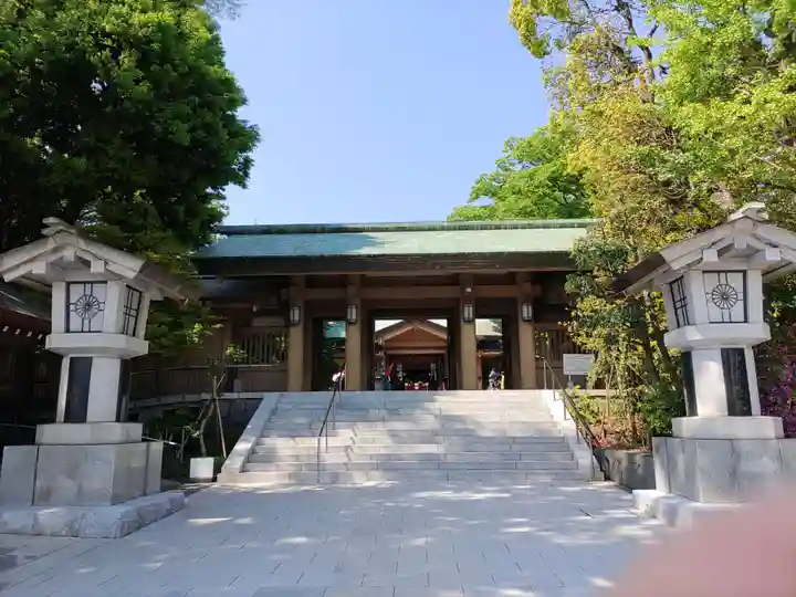 東郷神社の山門・神門