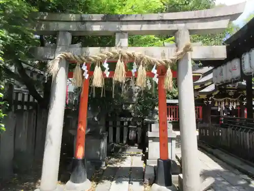 満足稲荷神社の鳥居