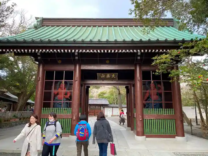 高徳院の山門・神門