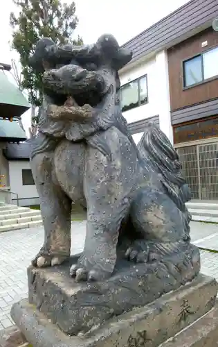 烈々布神社の狛犬
