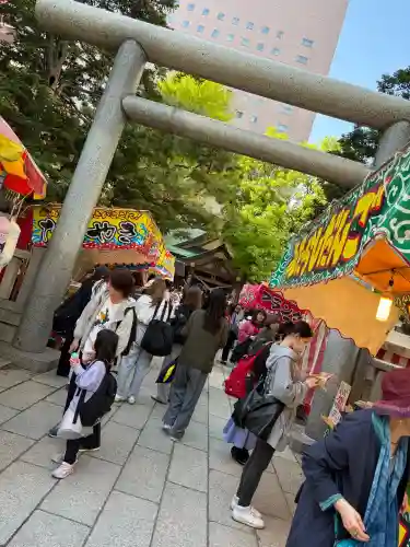 三吉神社の{uncategorized: "未分類", other: "その他", undefined: "問題あり", building: "その他建物", grave: "お墓", sacred_gate: "鳥居", guardian: "狛犬", statue: "像", buddha: "仏像", history: "歴史", nature: "自然", garden: "庭園", animal: "動物", pagoda: "塔", temizu: "手水舎", mountain_gate: "山門・神門", sanctuary: "本殿・本堂", subordinate: "末社・摂社", art: "芸術", scenery: "景色", jizo: "地蔵", ema: "絵馬", goshuin: "御朱印", omikuji: "おみくじ", items: "授与品その他", amulet: "お守り", goshuincho: "御朱印帳", eats: "食事", festival: "お祭り", votive_dance: "神楽", shichigosan: "七五三参", wedding: "結婚式", experience: "体験その他", initially: "初詣", around: "周辺", anti_infection: "感染症対策"}