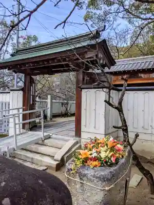 三津厳島神社の山門・神門