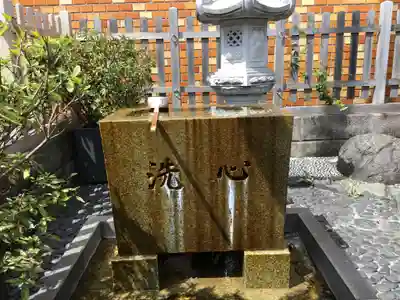 小田急豊川稲荷の手水舎