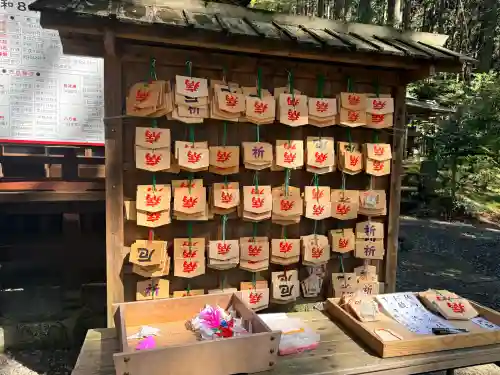 日光大室高龗神社の{uncategorized: "未分類", other: "その他", undefined: "問題あり", building: "その他建物", grave: "お墓", sacred_gate: "鳥居", guardian: "狛犬", statue: "像", buddha: "仏像", history: "歴史", nature: "自然", garden: "庭園", animal: "動物", pagoda: "塔", temizu: "手水舎", mountain_gate: "山門・神門", sanctuary: "本殿・本堂", subordinate: "末社・摂社", art: "芸術", scenery: "景色", jizo: "地蔵", ema: "絵馬", goshuin: "御朱印", omikuji: "おみくじ", items: "授与品その他", amulet: "お守り", goshuincho: "御朱印帳", eats: "食事", festival: "お祭り", votive_dance: "神楽", shichigosan: "七五三参", wedding: "結婚式", experience: "体験その他", initially: "初詣", around: "周辺", anti_infection: "感染症対策"}