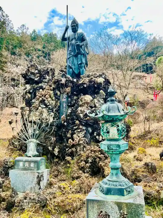 金剛山瑞峯寺(金剛不動尊) の{uncategorized: "未分類", other: "その他", undefined: "問題あり", building: "その他建物", grave: "お墓", sacred_gate: "鳥居", guardian: "狛犬", statue: "像", buddha: "仏像", history: "歴史", nature: "自然", garden: "庭園", animal: "動物", pagoda: "塔", temizu: "手水舎", mountain_gate: "山門・神門", sanctuary: "本殿・本堂", subordinate: "末社・摂社", art: "芸術", scenery: "景色", jizo: "地蔵", ema: "絵馬", goshuin: "御朱印", omikuji: "おみくじ", items: "授与品その他", amulet: "お守り", goshuincho: "御朱印帳", eats: "食事", festival: "お祭り", votive_dance: "神楽", shichigosan: "七五三参", wedding: "結婚式", experience: "体験その他", initially: "初詣", around: "周辺", anti_infection: "感染症対策"}