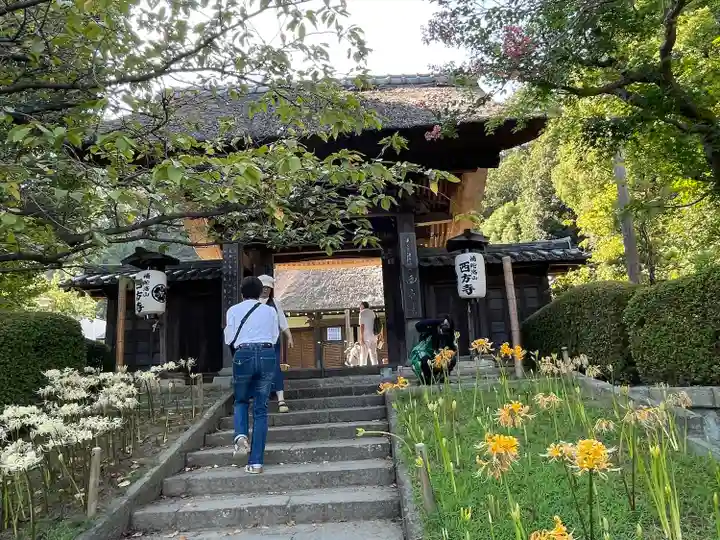横浜 西方寺の山門・神門