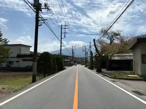 淺間神社（忍野八海）の{uncategorized: "未分類", other: "その他", undefined: "問題あり", building: "その他建物", grave: "お墓", sacred_gate: "鳥居", guardian: "狛犬", statue: "像", buddha: "仏像", history: "歴史", nature: "自然", garden: "庭園", animal: "動物", pagoda: "塔", temizu: "手水舎", mountain_gate: "山門・神門", sanctuary: "本殿・本堂", subordinate: "末社・摂社", art: "芸術", scenery: "景色", jizo: "地蔵", ema: "絵馬", goshuin: "御朱印", omikuji: "おみくじ", items: "授与品その他", amulet: "お守り", goshuincho: "御朱印帳", eats: "食事", festival: "お祭り", votive_dance: "神楽", shichigosan: "七五三参", wedding: "結婚式", experience: "体験その他", initially: "初詣", around: "周辺", anti_infection: "感染症対策"}