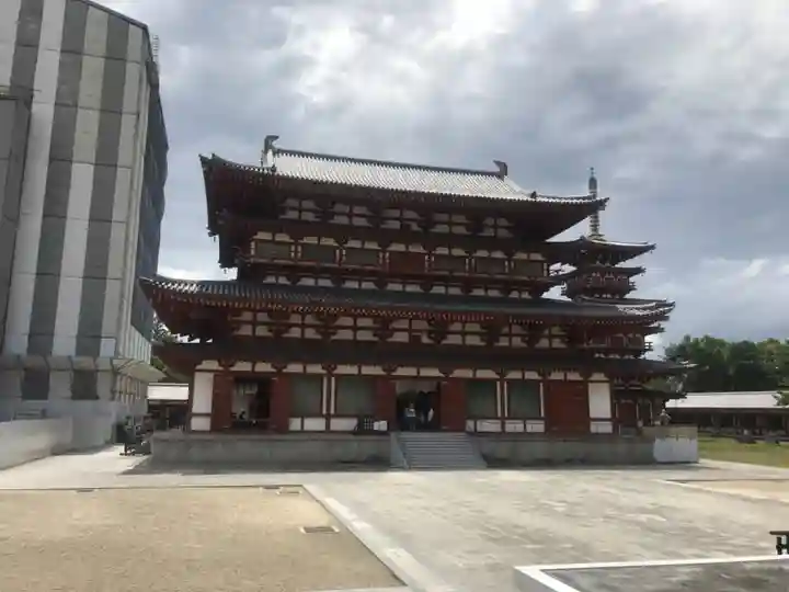 薬師寺の本殿・本堂