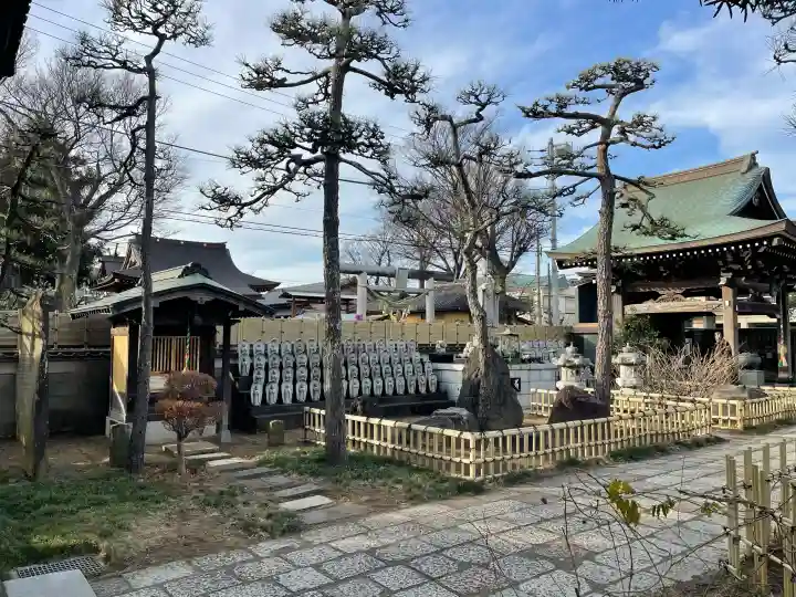 萬満寺の{uncategorized: "未分類", other: "その他", undefined: "問題あり", building: "その他建物", grave: "お墓", sacred_gate: "鳥居", guardian: "狛犬", statue: "像", buddha: "仏像", history: "歴史", nature: "自然", garden: "庭園", animal: "動物", pagoda: "塔", temizu: "手水舎", mountain_gate: "山門・神門", sanctuary: "本殿・本堂", subordinate: "末社・摂社", art: "芸術", scenery: "景色", jizo: "地蔵", ema: "絵馬", goshuin: "御朱印", omikuji: "おみくじ", items: "授与品その他", amulet: "お守り", goshuincho: "御朱印帳", eats: "食事", festival: "お祭り", votive_dance: "神楽", shichigosan: "七五三参", wedding: "結婚式", experience: "体験その他", initially: "初詣", around: "周辺", anti_infection: "感染症対策"}