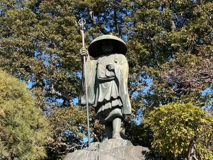 川崎大師(平間寺)の{uncategorized: "未分類", other: "その他", undefined: "問題あり", building: "その他建物", grave: "お墓", sacred_gate: "鳥居", guardian: "狛犬", statue: "像", buddha: "仏像", history: "歴史", nature: "自然", garden: "庭園", animal: "動物", pagoda: "塔", temizu: "手水舎", mountain_gate: "山門・神門", sanctuary: "本殿・本堂", subordinate: "末社・摂社", art: "芸術", scenery: "景色", jizo: "地蔵", ema: "絵馬", goshuin: "御朱印", omikuji: "おみくじ", items: "授与品その他", amulet: "お守り", goshuincho: "御朱印帳", eats: "食事", festival: "お祭り", votive_dance: "神楽", shichigosan: "七五三参", wedding: "結婚式", experience: "体験その他", initially: "初詣", around: "周辺", anti_infection: "感染症対策"}
