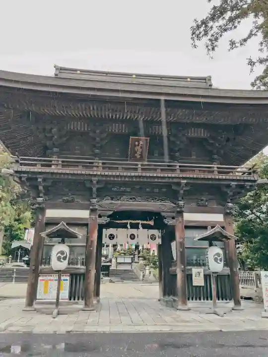 日牟禮八幡宮の{uncategorized: "未分類", other: "その他", undefined: "問題あり", building: "その他建物", grave: "お墓", sacred_gate: "鳥居", guardian: "狛犬", statue: "像", buddha: "仏像", history: "歴史", nature: "自然", garden: "庭園", animal: "動物", pagoda: "塔", temizu: "手水舎", mountain_gate: "山門・神門", sanctuary: "本殿・本堂", subordinate: "末社・摂社", art: "芸術", scenery: "景色", jizo: "地蔵", ema: "絵馬", goshuin: "御朱印", omikuji: "おみくじ", items: "授与品その他", amulet: "お守り", goshuincho: "御朱印帳", eats: "食事", festival: "お祭り", votive_dance: "神楽", shichigosan: "七五三参", wedding: "結婚式", experience: "体験その他", initially: "初詣", around: "周辺", anti_infection: "感染症対策"}