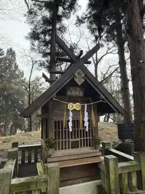 秋宮恵比寿社の{uncategorized: "未分類", other: "その他", undefined: "問題あり", building: "その他建物", grave: "お墓", sacred_gate: "鳥居", guardian: "狛犬", statue: "像", buddha: "仏像", history: "歴史", nature: "自然", garden: "庭園", animal: "動物", pagoda: "塔", temizu: "手水舎", mountain_gate: "山門・神門", sanctuary: "本殿・本堂", subordinate: "末社・摂社", art: "芸術", scenery: "景色", jizo: "地蔵", ema: "絵馬", goshuin: "御朱印", omikuji: "おみくじ", items: "授与品その他", amulet: "お守り", goshuincho: "御朱印帳", eats: "食事", festival: "お祭り", votive_dance: "神楽", shichigosan: "七五三参", wedding: "結婚式", experience: "体験その他", initially: "初詣", around: "周辺", anti_infection: "感染症対策"}