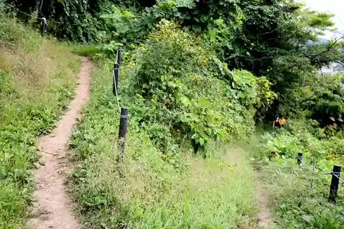 虻田神社の庭園