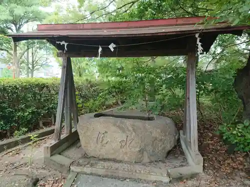 八劔社の手水舎