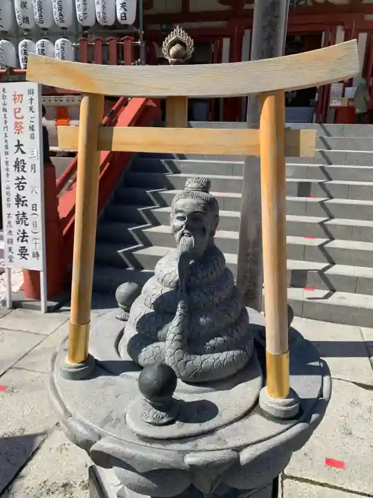 寛永寺不忍池弁天堂の{uncategorized: "未分類", other: "その他", undefined: "問題あり", building: "その他建物", grave: "お墓", sacred_gate: "鳥居", guardian: "狛犬", statue: "像", buddha: "仏像", history: "歴史", nature: "自然", garden: "庭園", animal: "動物", pagoda: "塔", temizu: "手水舎", mountain_gate: "山門・神門", sanctuary: "本殿・本堂", subordinate: "末社・摂社", art: "芸術", scenery: "景色", jizo: "地蔵", ema: "絵馬", goshuin: "御朱印", omikuji: "おみくじ", items: "授与品その他", amulet: "お守り", goshuincho: "御朱印帳", eats: "食事", festival: "お祭り", votive_dance: "神楽", shichigosan: "七五三参", wedding: "結婚式", experience: "体験その他", initially: "初詣", around: "周辺", anti_infection: "感染症対策"}