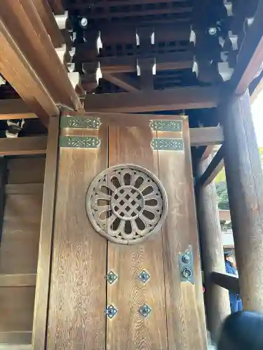 明治神宮の{uncategorized: "未分類", other: "その他", undefined: "問題あり", building: "その他建物", grave: "お墓", sacred_gate: "鳥居", guardian: "狛犬", statue: "像", buddha: "仏像", history: "歴史", nature: "自然", garden: "庭園", animal: "動物", pagoda: "塔", temizu: "手水舎", mountain_gate: "山門・神門", sanctuary: "本殿・本堂", subordinate: "末社・摂社", art: "芸術", scenery: "景色", jizo: "地蔵", ema: "絵馬", goshuin: "御朱印", omikuji: "おみくじ", items: "授与品その他", amulet: "お守り", goshuincho: "御朱印帳", eats: "食事", festival: "お祭り", votive_dance: "神楽", shichigosan: "七五三参", wedding: "結婚式", experience: "体験その他", initially: "初詣", around: "周辺", anti_infection: "感染症対策"}