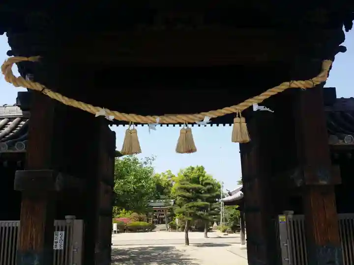 誉田八幡宮の山門・神門