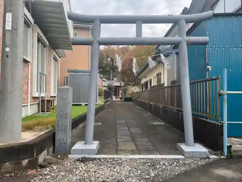 御嶽神社  （上溝本久）の鳥居