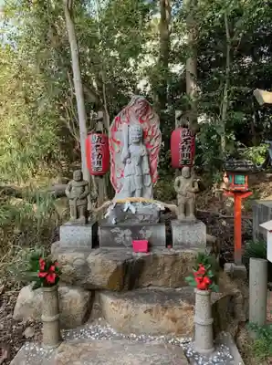 越木岩神社の仏像