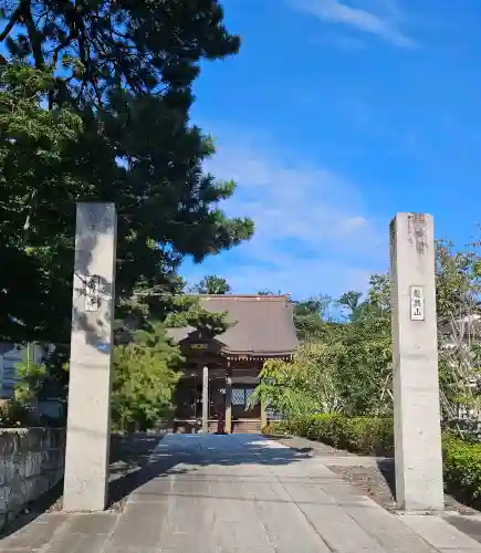 高徳寺の{uncategorized: "未分類", other: "その他", undefined: "問題あり", building: "その他建物", grave: "お墓", sacred_gate: "鳥居", guardian: "狛犬", statue: "像", buddha: "仏像", history: "歴史", nature: "自然", garden: "庭園", animal: "動物", pagoda: "塔", temizu: "手水舎", mountain_gate: "山門・神門", sanctuary: "本殿・本堂", subordinate: "末社・摂社", art: "芸術", scenery: "景色", jizo: "地蔵", ema: "絵馬", goshuin: "御朱印", omikuji: "おみくじ", items: "授与品その他", amulet: "お守り", goshuincho: "御朱印帳", eats: "食事", festival: "お祭り", votive_dance: "神楽", shichigosan: "七五三参", wedding: "結婚式", experience: "体験その他", initially: "初詣", around: "周辺", anti_infection: "感染症対策"}