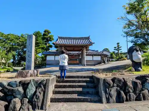 林光寺の山門