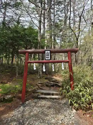 新屋山神社奥宮(山梨県)