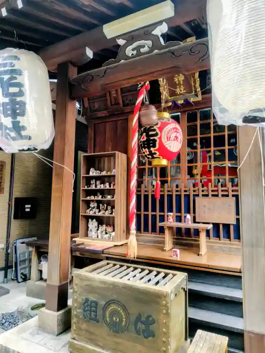 三光稲荷神社の{uncategorized: "未分類", other: "その他", undefined: "問題あり", building: "その他建物", grave: "お墓", sacred_gate: "鳥居", guardian: "狛犬", statue: "像", buddha: "仏像", history: "歴史", nature: "自然", garden: "庭園", animal: "動物", pagoda: "塔", temizu: "手水舎", mountain_gate: "山門・神門", sanctuary: "本殿・本堂", subordinate: "末社・摂社", art: "芸術", scenery: "景色", jizo: "地蔵", ema: "絵馬", goshuin: "御朱印", omikuji: "おみくじ", items: "授与品その他", amulet: "お守り", goshuincho: "御朱印帳", eats: "食事", festival: "お祭り", votive_dance: "神楽", shichigosan: "七五三参", wedding: "結婚式", experience: "体験その他", initially: "初詣", around: "周辺", anti_infection: "感染症対策"}