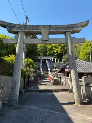 須佐能表神社の{uncategorized: "未分類", other: "その他", undefined: "問題あり", building: "その他建物", grave: "お墓", sacred_gate: "鳥居", guardian: "狛犬", statue: "像", buddha: "仏像", history: "歴史", nature: "自然", garden: "庭園", animal: "動物", pagoda: "塔", temizu: "手水舎", mountain_gate: "山門・神門", sanctuary: "本殿・本堂", subordinate: "末社・摂社", art: "芸術", scenery: "景色", jizo: "地蔵", ema: "絵馬", goshuin: "御朱印", omikuji: "おみくじ", items: "授与品その他", amulet: "お守り", goshuincho: "御朱印帳", eats: "食事", festival: "お祭り", votive_dance: "神楽", shichigosan: "七五三参", wedding: "結婚式", experience: "体験その他", initially: "初詣", around: "周辺", anti_infection: "感染症対策"}