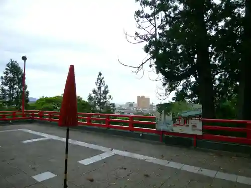 八幡朝見神社の庭園