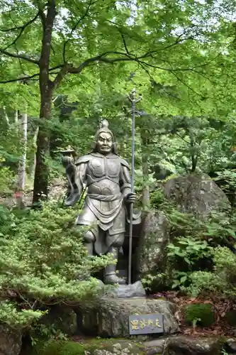 榛名神社の像