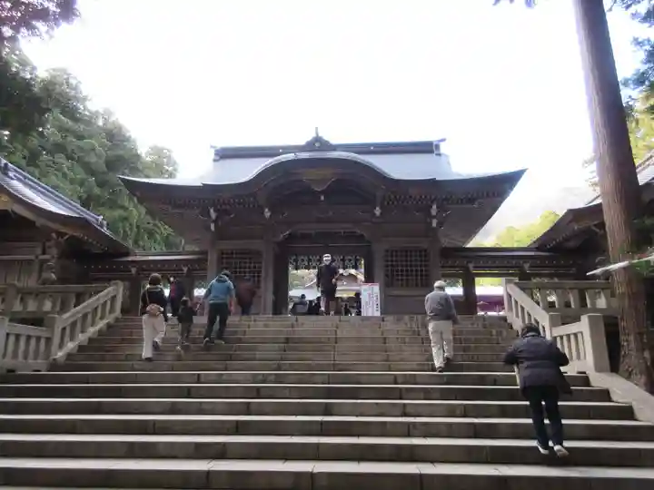 彌彦神社の山門・神門