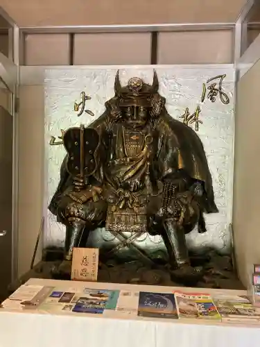 武田神社の{uncategorized: "未分類", other: "その他", undefined: "問題あり", building: "その他建物", grave: "お墓", sacred_gate: "鳥居", guardian: "狛犬", statue: "像", buddha: "仏像", history: "歴史", nature: "自然", garden: "庭園", animal: "動物", pagoda: "塔", temizu: "手水舎", mountain_gate: "山門・神門", sanctuary: "本殿・本堂", subordinate: "末社・摂社", art: "芸術", scenery: "景色", jizo: "地蔵", ema: "絵馬", goshuin: "御朱印", omikuji: "おみくじ", items: "授与品その他", amulet: "お守り", goshuincho: "御朱印帳", eats: "食事", festival: "お祭り", votive_dance: "神楽", shichigosan: "七五三参", wedding: "結婚式", experience: "体験その他", initially: "初詣", around: "周辺", anti_infection: "感染症対策"}