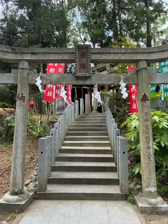 大杉神社 境内社 勝馬神社の{uncategorized: "未分類", other: "その他", undefined: "問題あり", building: "その他建物", grave: "お墓", sacred_gate: "鳥居", guardian: "狛犬", statue: "像", buddha: "仏像", history: "歴史", nature: "自然", garden: "庭園", animal: "動物", pagoda: "塔", temizu: "手水舎", mountain_gate: "山門・神門", sanctuary: "本殿・本堂", subordinate: "末社・摂社", art: "芸術", scenery: "景色", jizo: "地蔵", ema: "絵馬", goshuin: "御朱印", omikuji: "おみくじ", items: "授与品その他", amulet: "お守り", goshuincho: "御朱印帳", eats: "食事", festival: "お祭り", votive_dance: "神楽", shichigosan: "七五三参", wedding: "結婚式", experience: "体験その他", initially: "初詣", around: "周辺", anti_infection: "感染症対策"}