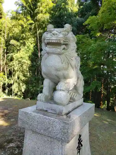 諏訪神社の狛犬