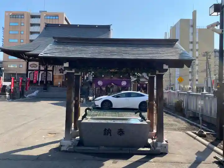 成田山札幌別院新栄寺の手水舎